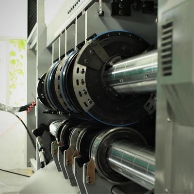 A máquina cortando da caixa ondulada parte o material da lâmina SKD11 de Slotter